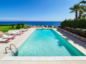 Отель Exclusive villa with private swimming pool that enjoys a splendid seafront view,  Фонтане-Бьянке